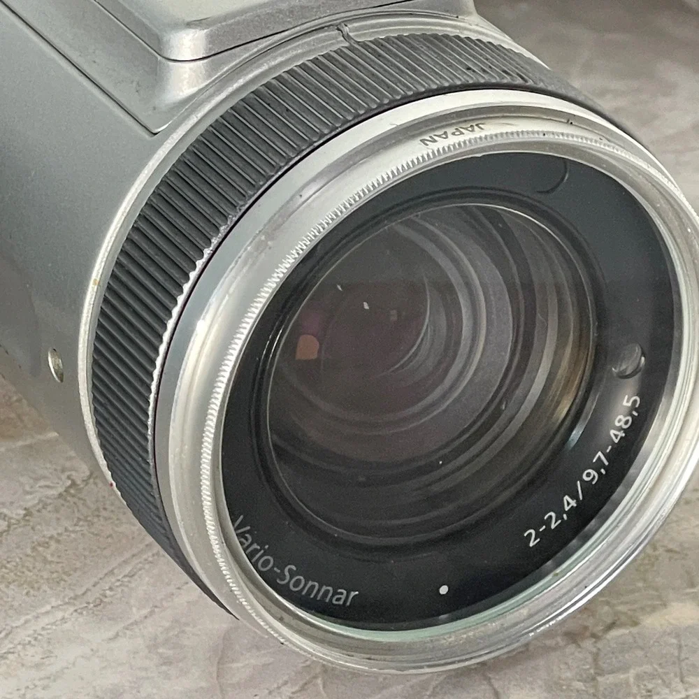 READ Sony Cyber-shot DSC-F717 Digital Camera Carl Zeiss Lens Silver Bundle Parts